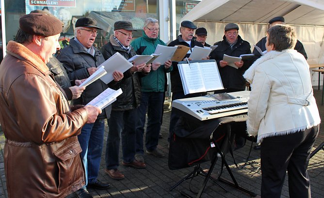 In Jecha kam der Nikolaus mit der Feuerwehr (Foto: Karl-Heinz Herrmann)