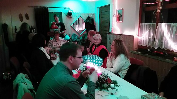 Weihnachtsfeier auf dem Hundeplatz... (Foto: Jacqueline Lange) Weihnachtsfeier auf dem Hundeplatz... (Foto: Jacqueline Lange)