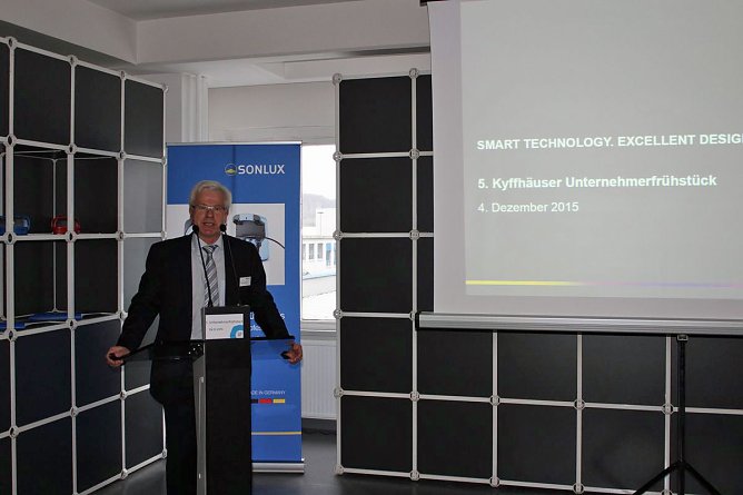 Wirtschaftsminister zum Unternehmerfrühstück bei Sonlux (Foto: Karl-Heinz Herrmann) Wirtschaftsminister zum Unternehmerfrühstück bei Sonlux (Foto: Karl-Heinz Herrmann)