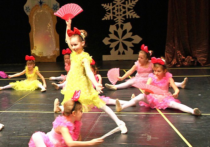 Schneekönigin begeistert das Publikum (Foto: Günter Herting) Schneekönigin begeistert das Publikum (Foto: Günter Herting)