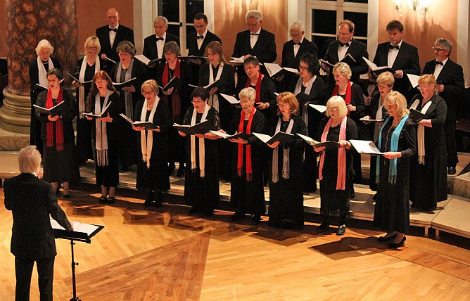 Stimmgewaltiges Weihnachtskonzert im Achteckhaus (Foto: Karl-Heinz Herrmann)