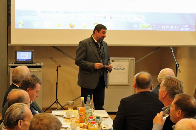 Mit Herz verabschiedet (Foto: Karl-Heinz Herrmann) Mit Herz verabschiedet (Foto: Karl-Heinz Herrmann)