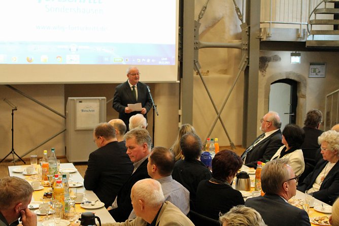 Mit Herz verabschiedet (Foto: Karl-Heinz Herrmann) Mit Herz verabschiedet (Foto: Karl-Heinz Herrmann)