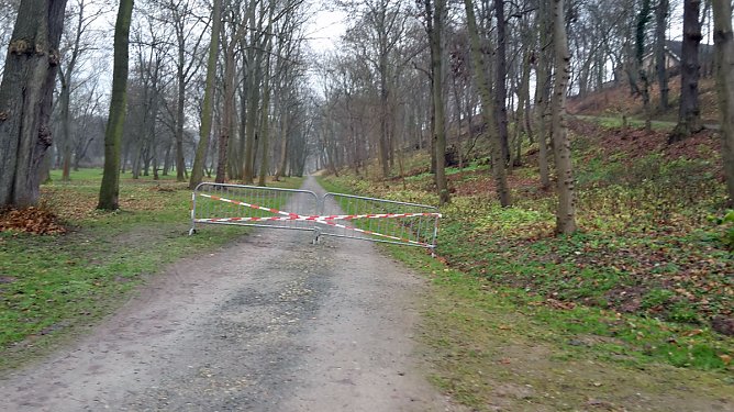 Wege im Schlosspark bleiben gesperrt (Foto: Karl-Heinz Herrmann)