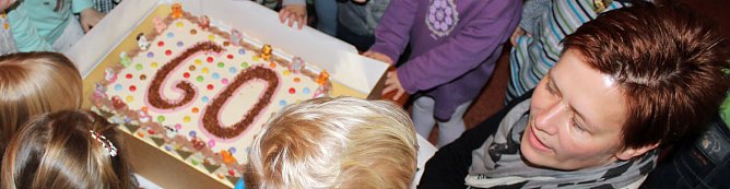 Zum 60. Spielger&auml;te und eine Torte (Foto: Karl-Heinz Herrmann)