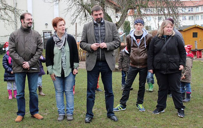 Zum 60. Spielger&auml;te und eine Torte (Foto: Karl-Heinz Herrmann)