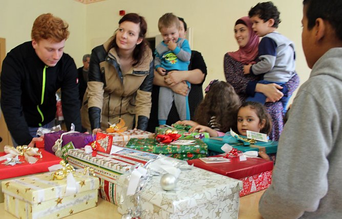 Weihnachtsp&auml;ckchen an Asylbewerber (Foto: Karl-Heinz Herrmann)