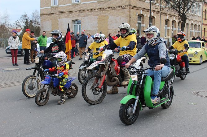 Gut besuchter Rosensonntagsumzug (Foto: Karl-Heinz Herrmann)