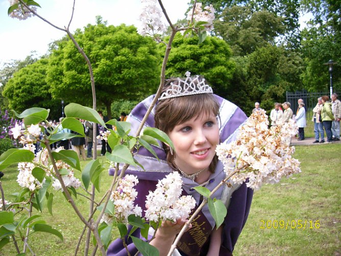 Fliederkönigin Nicole II (Foto: Stadt Bad Frankenhausen) Fliederkönigin Nicole II (Foto: Stadt Bad Frankenhausen)