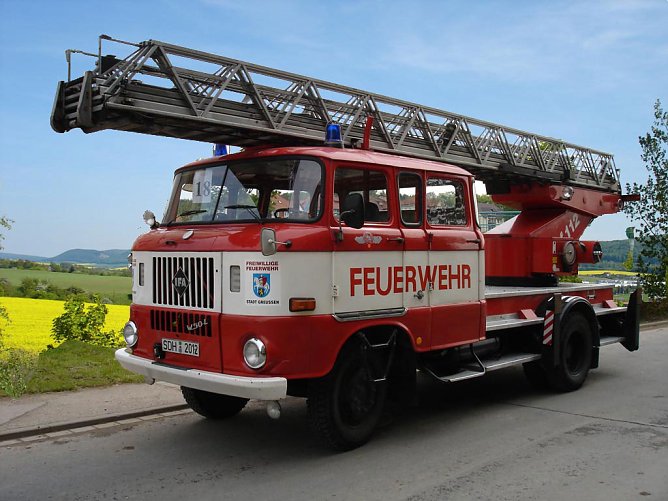 Alles im Lot mit der Drehleiter? (Foto: Karl-Heinz Herrmann) Alles im Lot mit der Drehleiter? (Foto: Karl-Heinz Herrmann)