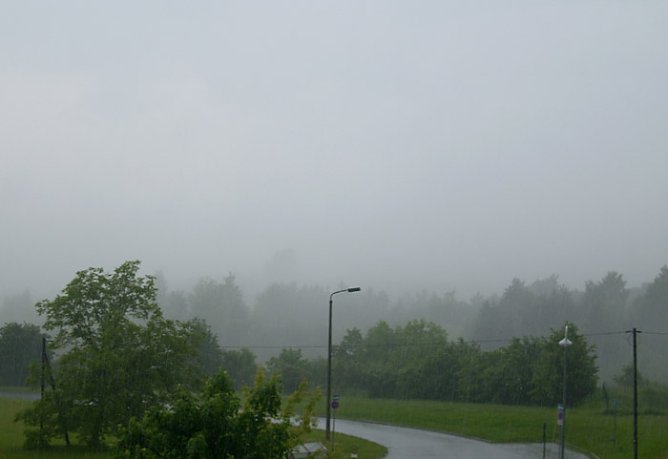Heftiges Gewitter (Foto: Karl-Heinz Herrmann) Heftiges Gewitter (Foto: Karl-Heinz Herrmann)