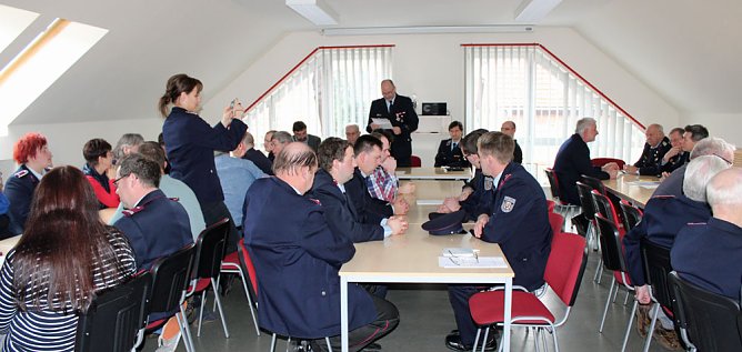 Nicht alles eitel Sonnenschein bei der FFW (Foto: Karl-Heinz Herrmann) Nicht alles eitel Sonnenschein bei der FFW (Foto: Karl-Heinz Herrmann)
