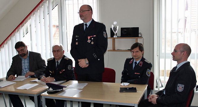 Nicht alles eitel Sonnenschein bei der FFW (Foto: Karl-Heinz Herrmann) Nicht alles eitel Sonnenschein bei der FFW (Foto: Karl-Heinz Herrmann)