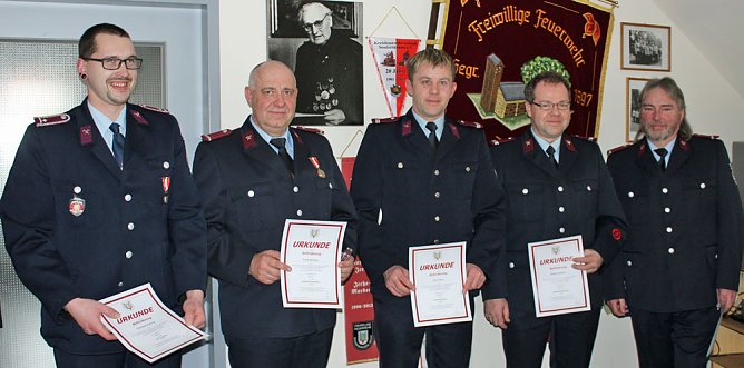 Nicht alles eitel Sonnenschein bei der FFW (Foto: Karl-Heinz Herrmann) Nicht alles eitel Sonnenschein bei der FFW (Foto: Karl-Heinz Herrmann)