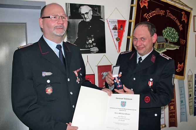 Nicht alles eitel Sonnenschein bei der FFW (Foto: Karl-Heinz Herrmann) Nicht alles eitel Sonnenschein bei der FFW (Foto: Karl-Heinz Herrmann)