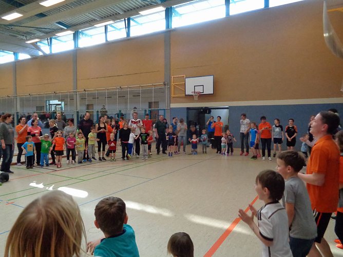 In der Gemeinschaft sportlich aktiv (Foto: Kindervilla Bad Frankenhausen) In der Gemeinschaft sportlich aktiv (Foto: Kindervilla Bad Frankenhausen)