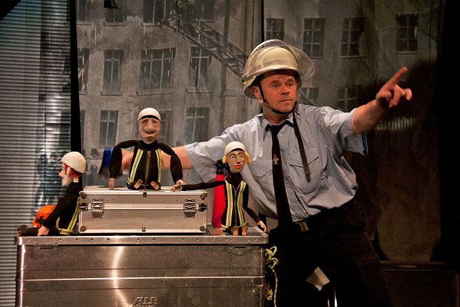 Patrick Jech in Bei der Feuerwehr wird der Kaffee kalt (Foto: Anja Daniela Wagner)