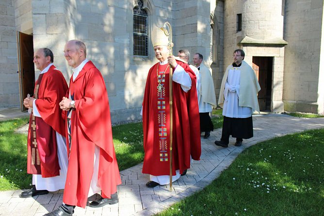 Weihbischof zur Firmung 2016 in Sondershausen (Foto: Karl-Heinz Herrmann)