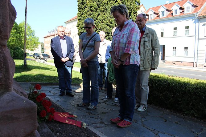 Kranzniederlegung am Gedenktag (Foto: Karl-Heinz Herrmann) Kranzniederlegung am Gedenktag (Foto: Karl-Heinz Herrmann)