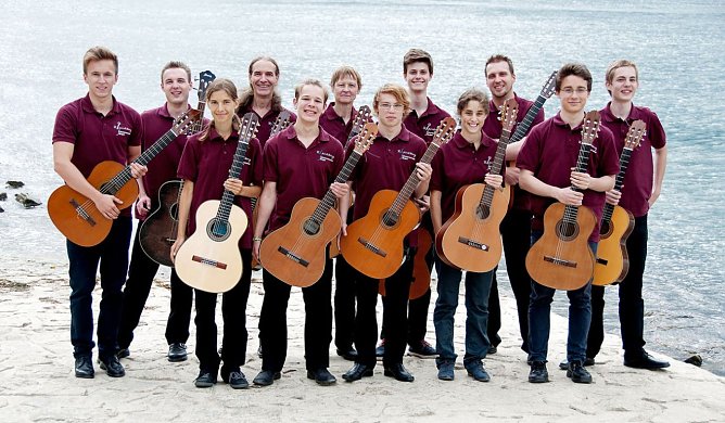 Gitarrenorchester R(h)einklang aus Bingen (Foto: Thüringer Landesmusikakademie Sondershausen) Gitarrenorchester R(h)einklang aus Bingen (Foto: Thüringer Landesmusikakademie Sondershausen)
