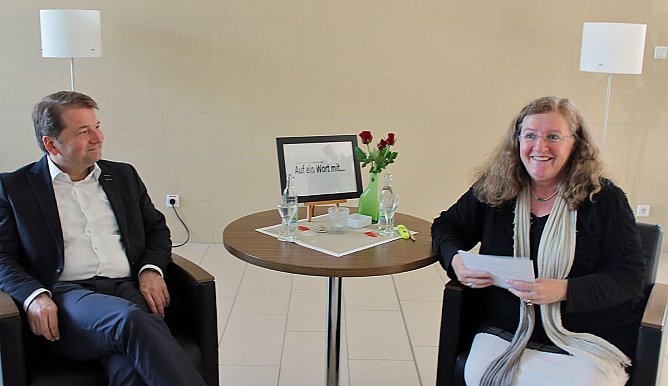 SONDERSHÄUSER GESPRÄCHE noch nicht angenommen? (Foto: Karl-Heinz Herrmann) SONDERSHÄUSER GESPRÄCHE noch nicht angenommen? (Foto: Karl-Heinz Herrmann)