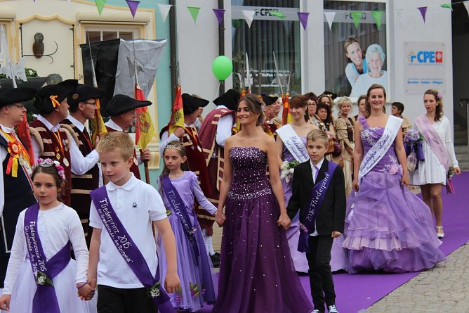 Fliederprinzessin in Amt eingef&uuml;hrt (Foto: Karl-Heinz Herrmann)
