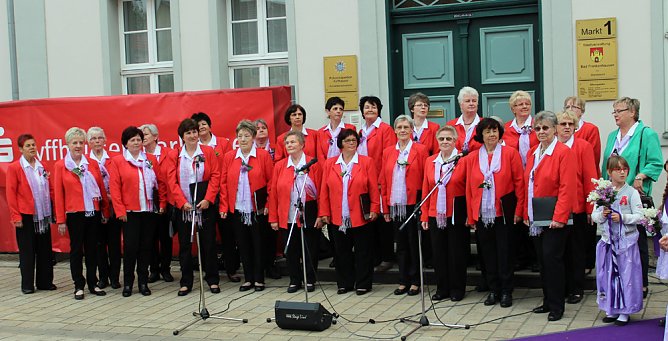 24. Fliederfest eröffnet (Foto: Karl-Heinz Herrmann) 24. Fliederfest eröffnet (Foto: Karl-Heinz Herrmann)