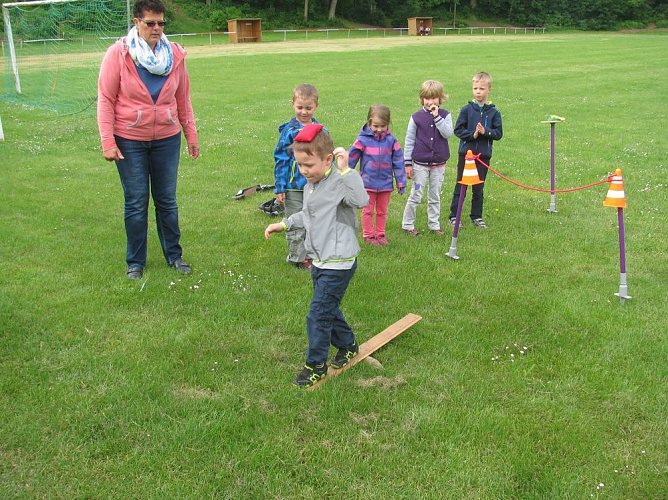 Verkehrssicherheitstag der Kita Kyffhäuserzwerge (Foto: Karl-Heinz Herrmann) Verkehrssicherheitstag der Kita Kyffhäuserzwerge (Foto: Karl-Heinz Herrmann)