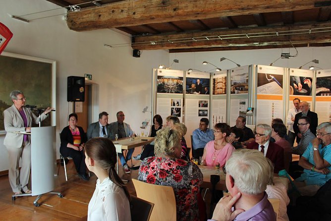 Die teuersten Flüchtlinge sind die Steuerflüchlinge (Foto: Karl-Heinz Herrmann) Die teuersten Flüchtlinge sind die Steuerflüchlinge (Foto: Karl-Heinz Herrmann)