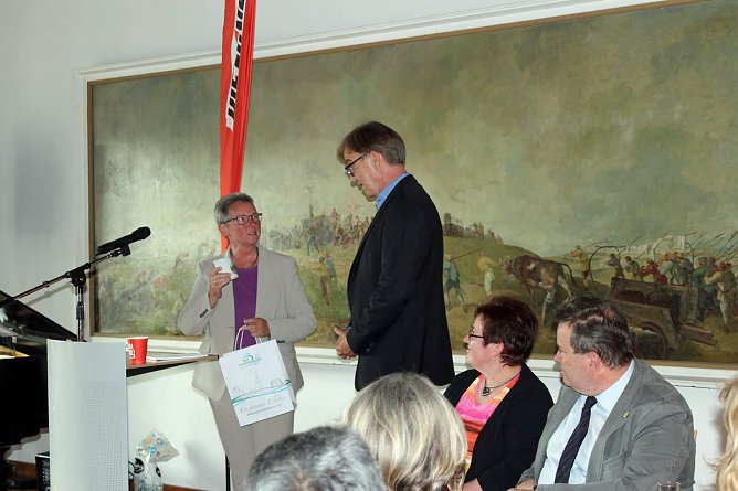 Die teuersten Flüchtlinge sind die Steuerflüchlinge (Foto: Karl-Heinz Herrmann) Die teuersten Flüchtlinge sind die Steuerflüchlinge (Foto: Karl-Heinz Herrmann)