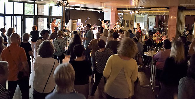Wilde, Schweiß treibende Latino-Party (Foto: Fred Böhme) Wilde, Schweiß treibende Latino-Party (Foto: Fred Böhme)