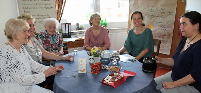 Erzählcafé gestartet (Foto: Karl-Heinz Herrmann) Erzählcafé gestartet (Foto: Karl-Heinz Herrmann)