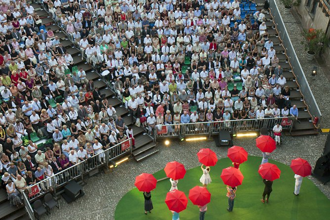 Fotos aus zehn Jahren Festspielgeschichte (Foto: Tilman Graner) Fotos aus zehn Jahren Festspielgeschichte (Foto: Tilman Graner)