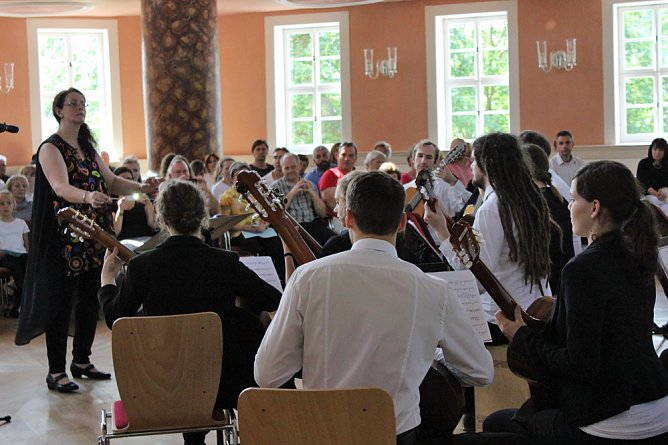 Landesmusikfest der "Zupfer" gestartet (Foto: Karl-Heinz Herrmann)