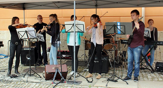Und am Nachmittag Schuljahresabschlusskonzert (Foto: Karl-Heinz Herrmann) Und am Nachmittag Schuljahresabschlusskonzert (Foto: Karl-Heinz Herrmann)