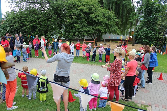 Mit der Feuerwehr zum Jubiläum (Foto: Karl-Heinz Herrmann) Mit der Feuerwehr zum Jubiläum (Foto: Karl-Heinz Herrmann)
