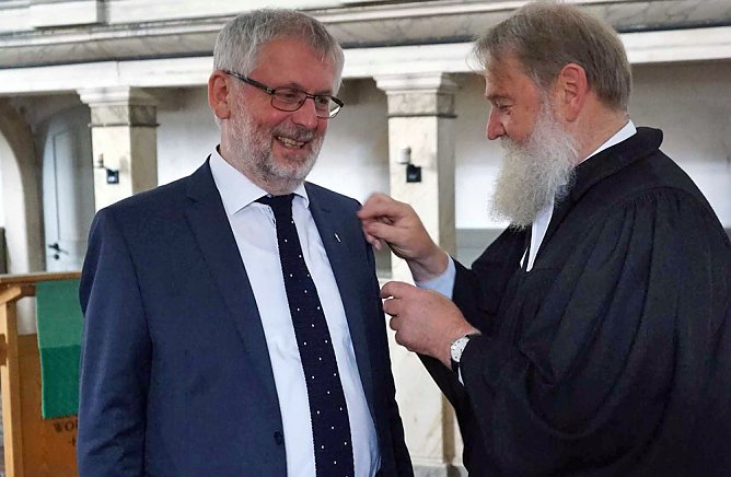 Langjähriger Diakonievorstand geht in den Ruhestand (Foto: Privat) Langjähriger Diakonievorstand geht in den Ruhestand (Foto: Privat)