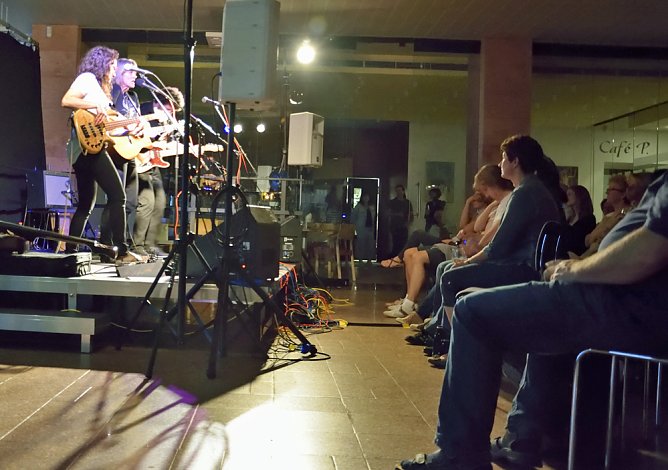 Zum Konzert von Lynne Hanson & Band aus Kanada (Foto: Fred Böhme) Zum Konzert von Lynne Hanson & Band aus Kanada (Foto: Fred Böhme)
