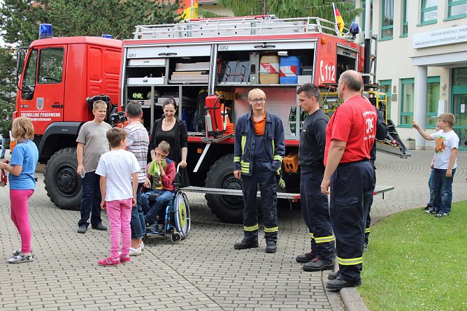 Schulen feierten gemeinsam (Foto: Karl-Heinz Herrmann) Schulen feierten gemeinsam (Foto: Karl-Heinz Herrmann)
