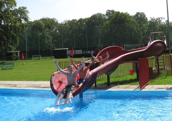 Schwimmbad Ferienpark Feuerkuppe (Foto: Ferienpark Feuerkuppe)