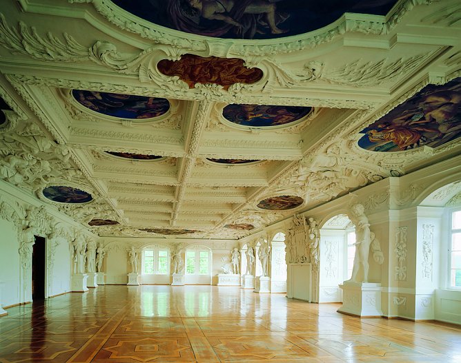 Die Gemälde im Riesensaal neu gesehen (Foto: Schlossmuseum Sondershausen) Die Gemälde im Riesensaal neu gesehen (Foto: Schlossmuseum Sondershausen)