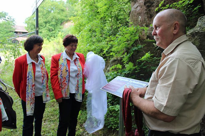 Klingender Wanderweg übergeben (Foto: Karl-Heinz Herrmann) Klingender Wanderweg übergeben (Foto: Karl-Heinz Herrmann)