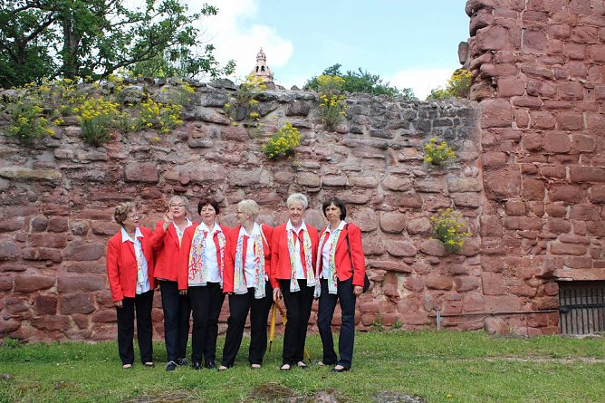 Klingender Wanderweg übergeben (Foto: Karl-Heinz Herrmann) Klingender Wanderweg übergeben (Foto: Karl-Heinz Herrmann)