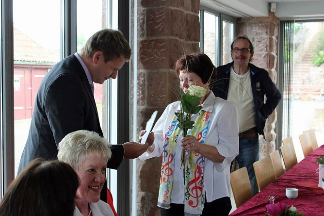 Klingender Wanderweg übergeben (Foto: Karl-Heinz Herrmann) Klingender Wanderweg übergeben (Foto: Karl-Heinz Herrmann)