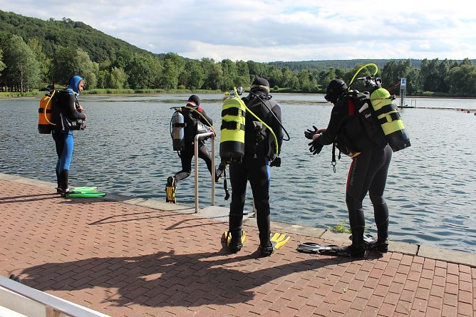 Grasmahd im Bebraer Teich (Foto: Karl-Heinz Herrmann) Grasmahd im Bebraer Teich (Foto: Karl-Heinz Herrmann)