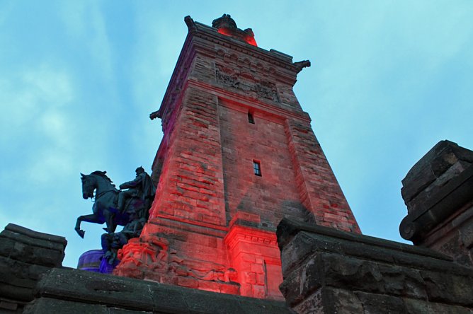 Zweite DJ-Nacht am Kyffhäuser-Denkmal (Foto: Heiko Kolbe) Zweite DJ-Nacht am Kyffhäuser-Denkmal (Foto: Heiko Kolbe)