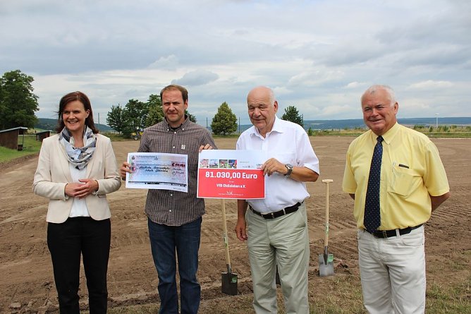 Spatenstich f&uuml;r den Sportplatz (Foto: Karl-Heinz Herrmann)