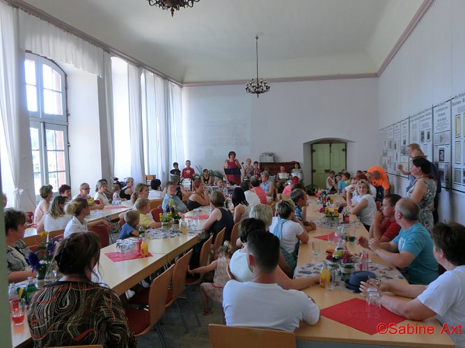 Abschlussfeier der Viertklässler der Kyffhäuserlandgrundschule (Foto: Karl-Heinz Herrmann) Abschlussfeier der Viertklässler der Kyffhäuserlandgrundschule (Foto: Karl-Heinz Herrmann)