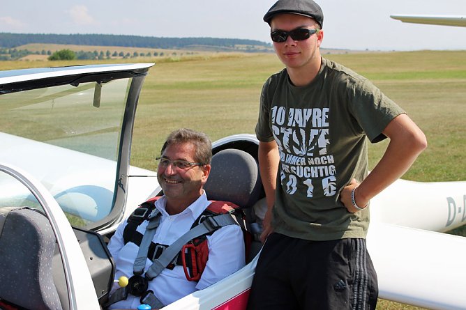 Segelflieger am Himmel Nordthüringens (Foto: Karl-Heinz Herrmann) Segelflieger am Himmel Nordthüringens (Foto: Karl-Heinz Herrmann)