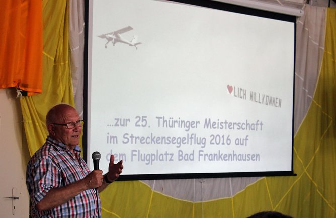 Segelflieger am Himmel Nordthüringens (Foto: Karl-Heinz Herrmann) Segelflieger am Himmel Nordthüringens (Foto: Karl-Heinz Herrmann)